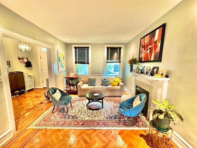 Foto del edificio - Exquisite 3 Bedroom Columbia Heights Diplo...