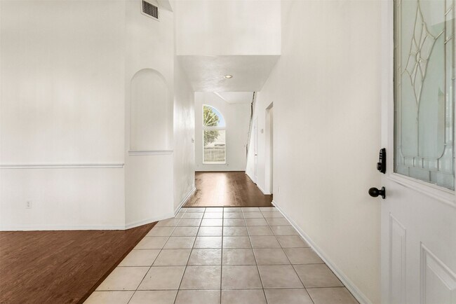 Building Photo - 9322 Eaglewood Glen Tr