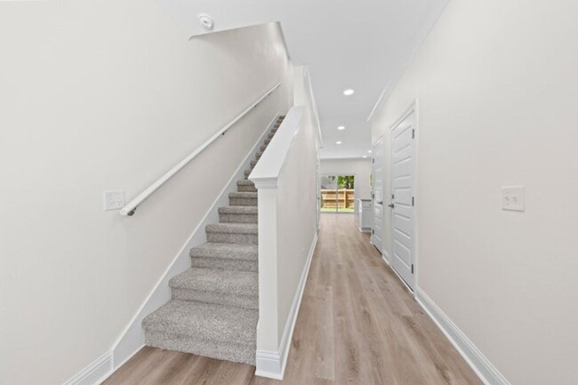 Foto del edificio - 324 Kelly Rd