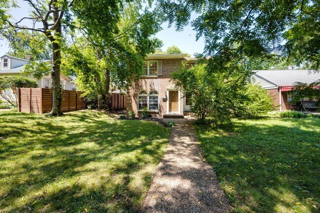 Building Photo - 2604B Belcourt Ave