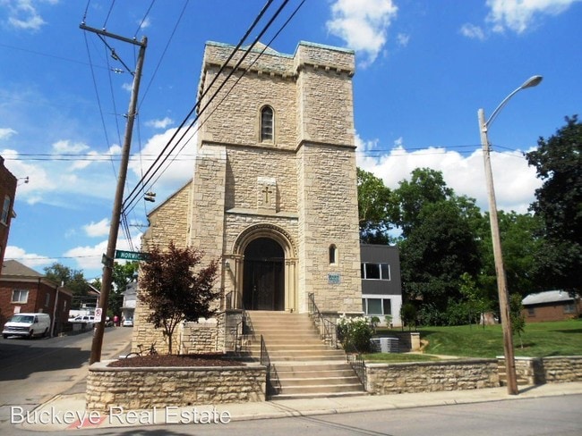 Building Photo - 30 E Norwich Ave