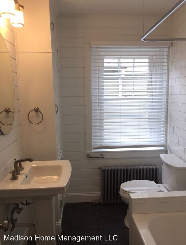 Building Photo - 3 br, 1 bath House - 916 Chestnut St