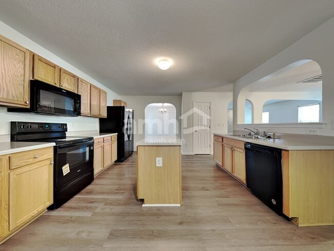 Building Photo - 37 Valleyfield Dr