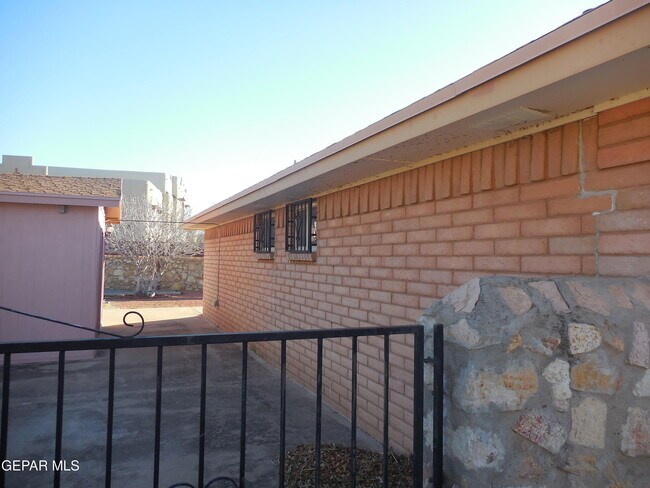 Building Photo - 4416 Loma De Brisas Dr