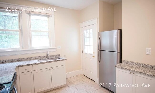 Building Photo - 2112 Parkwood Ave