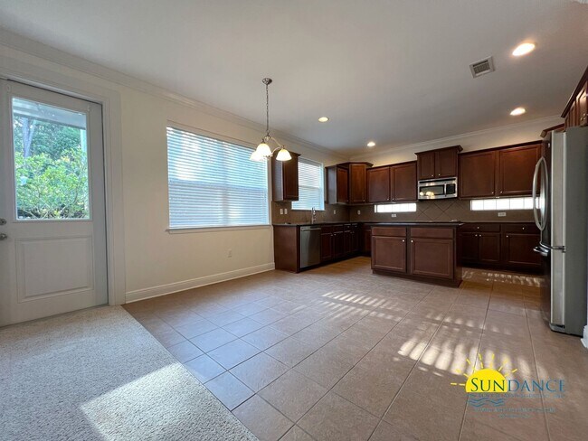Building Photo - Stunning Home Near Hurlburt Field AFB!