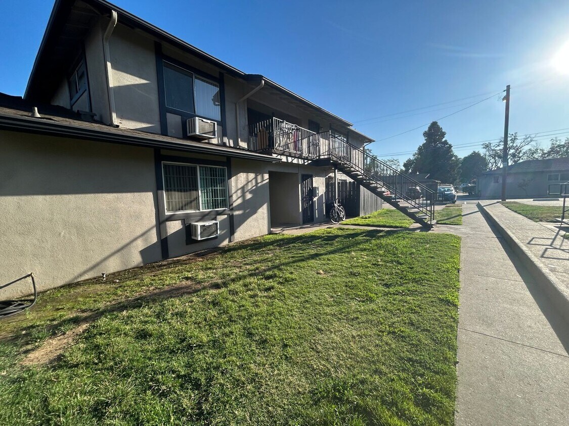 Foto del edificio - 816 Sutter Ave