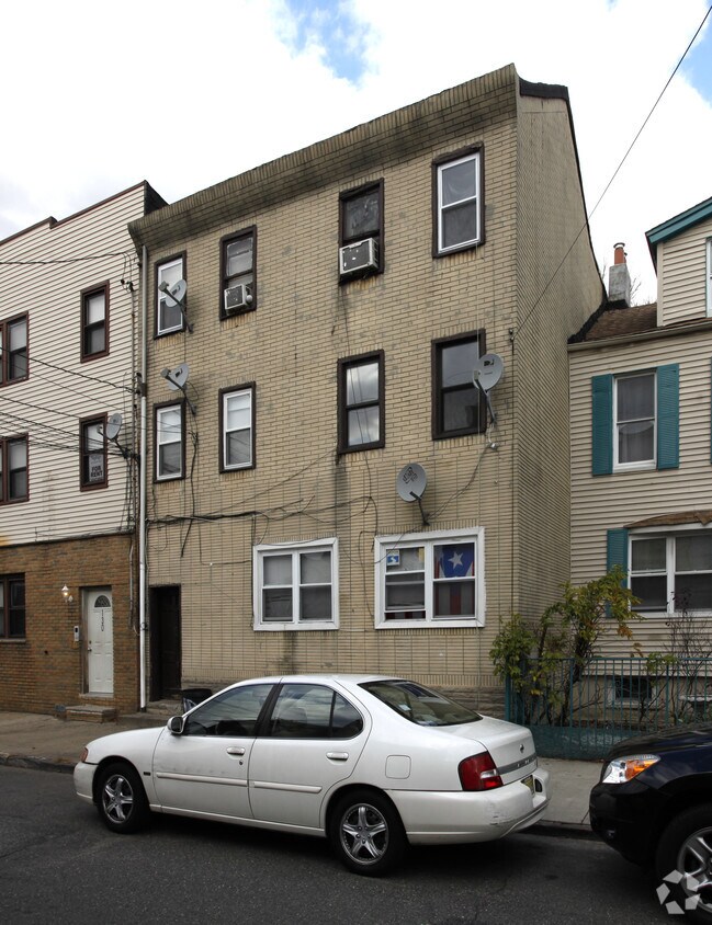 Foto del edificio - 128 Beacon Ave