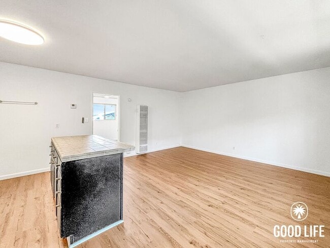 Foto del edificio - 720 W Lewis St