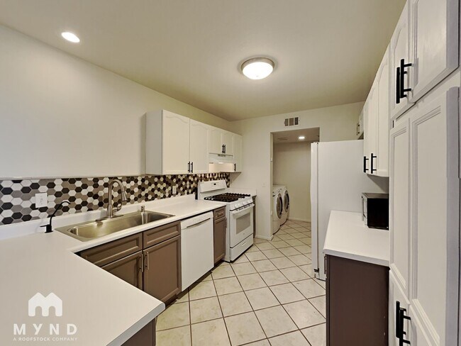 Foto del edificio - 8042 Laurena Ave