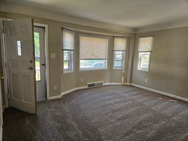 Building Photo - 23221 Oneida St