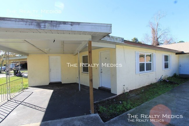 Building Photo - 2422 S Lake Ave