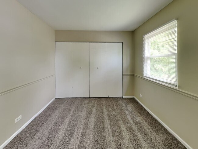 Building Photo - 159 E Timberlane Dr