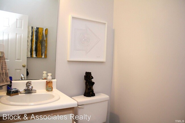 Building Photo - 2 br, 2.5 bath House - 2604 Sterling Park ...