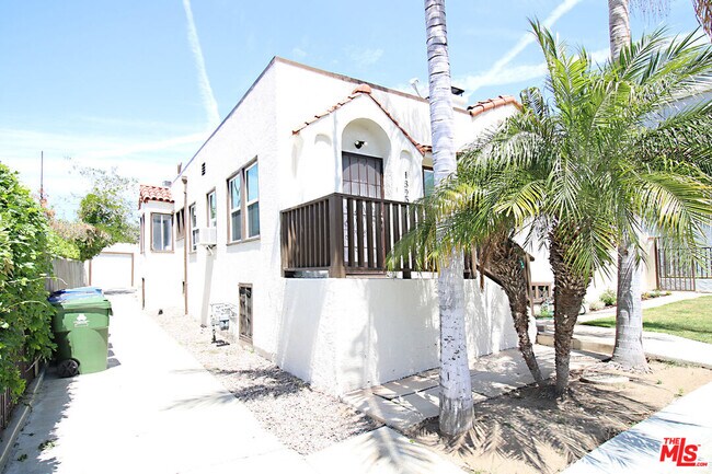 Foto del edificio - 1329 S Tremaine Ave