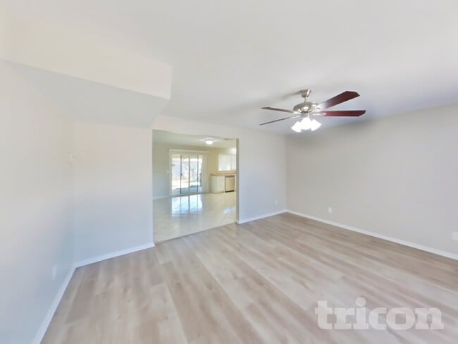 Foto del edificio - 3644 N 89th Ave