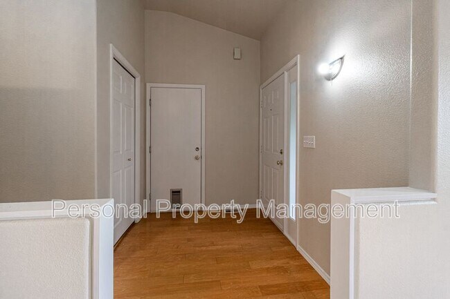 Foto del edificio - 2443 NW Norwood St