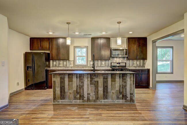 Building Photo - 1018 Hampton Locust Grove Rd