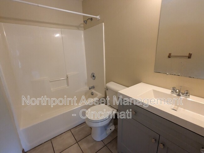 Building Photo - 2463 Boudinot Ave