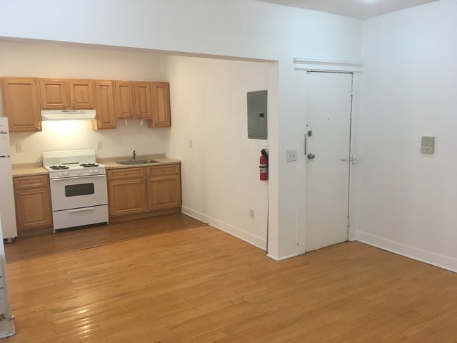 Building Photo - 431 52nd St