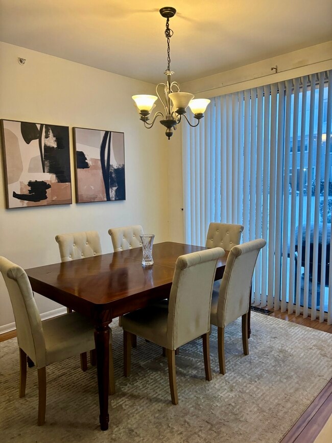 Building Photo - 1142 E Wilson Ave