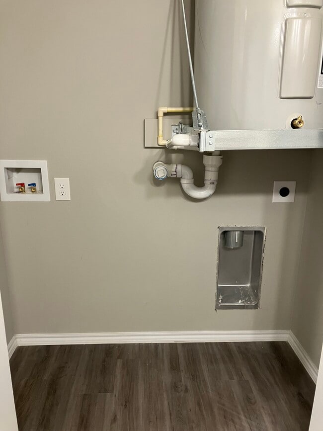 Building Photo - 6108 Abrams Rd