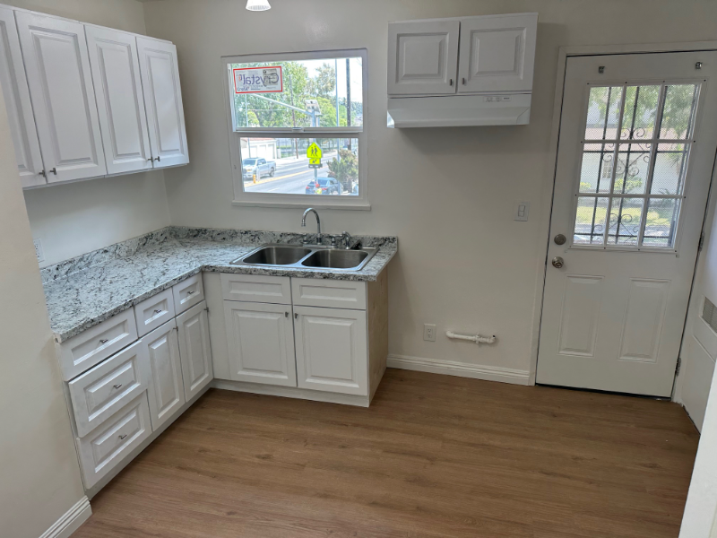 Foto principal - 7329 Normandie Ave