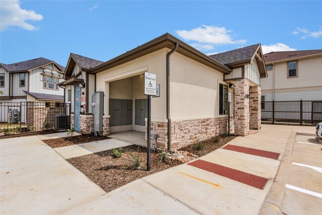Foto del edificio - 5900 U.S. 287 Frontage Rd