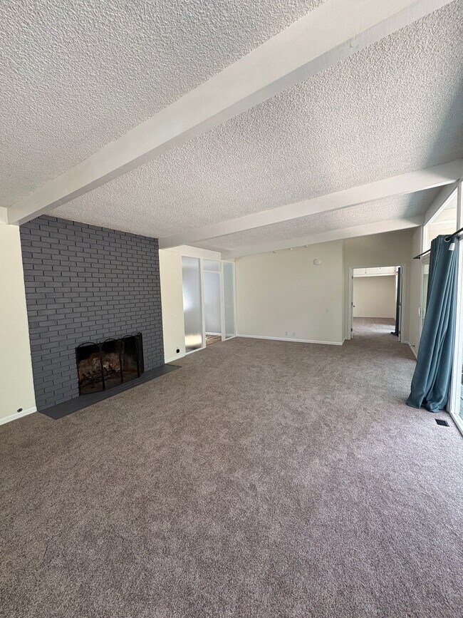 Foto del edificio - 730 Live Oak Park Rd S