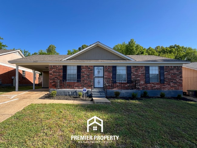 NEWLY RENOVATED 3BR/2BA in Easthaven | Modern Fireplace & Formal Dining - NEWLY RENOVATED 3BR/2BA in Easthaven | Modern Fireplace & Formal Dining House