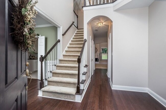 Building Photo - 802 Satinwood Pl
