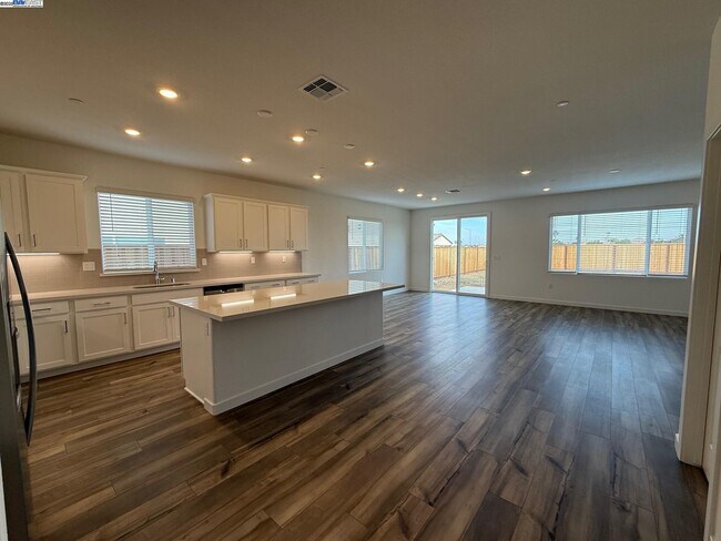 Foto del edificio - 1013 Bluebell Cir