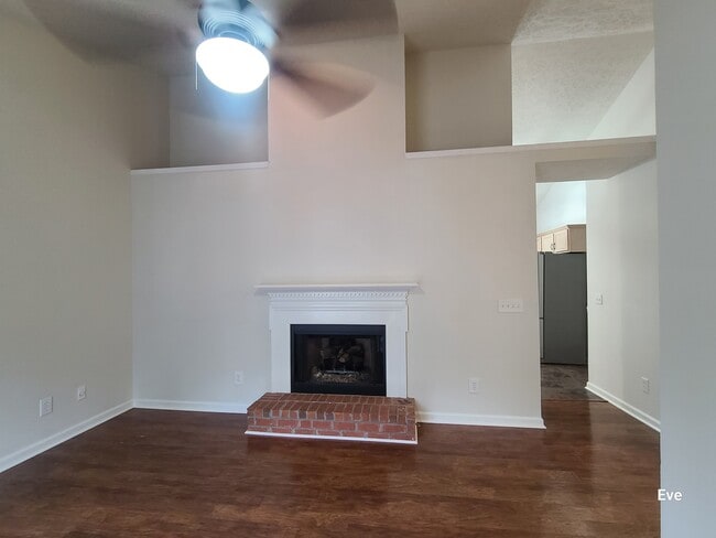 Foto del edificio - 2733 Airwood Dr