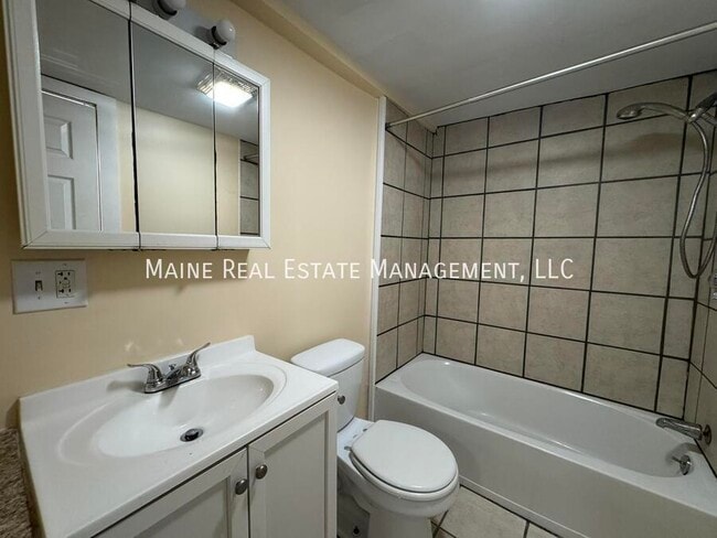 Building Photo - 206 Maine Ave
