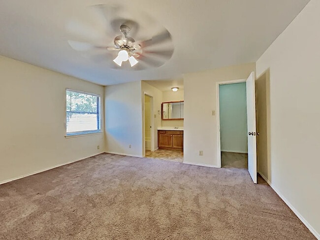 Foto del edificio - 1236 N Creek Dr