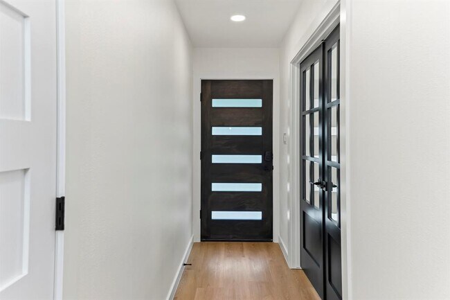 Foto del edificio - 2914 Loyola Ln