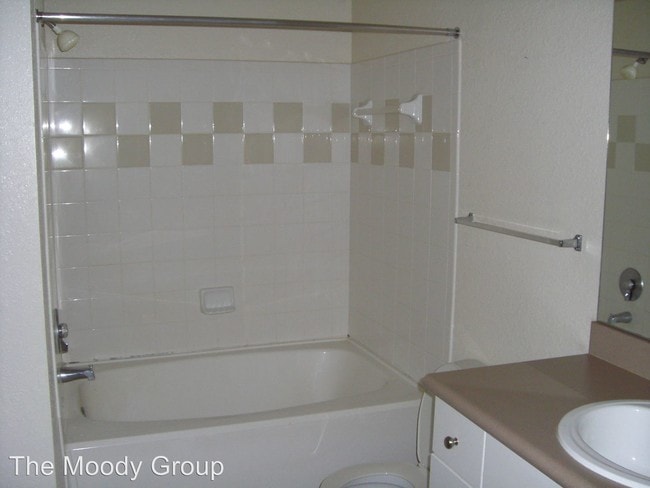 Building Photo - 9316 Crescent Loop Cir