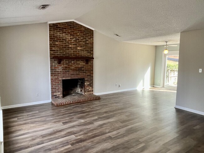 Foto del edificio - 1019 Brenham Ln