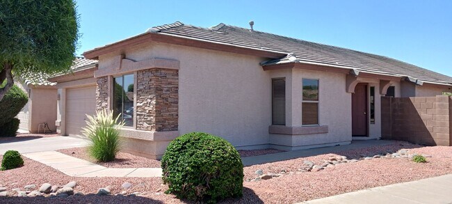 Foto del edificio - Warm, Inviting 3 Bed / 2 Bath Home in Surp...