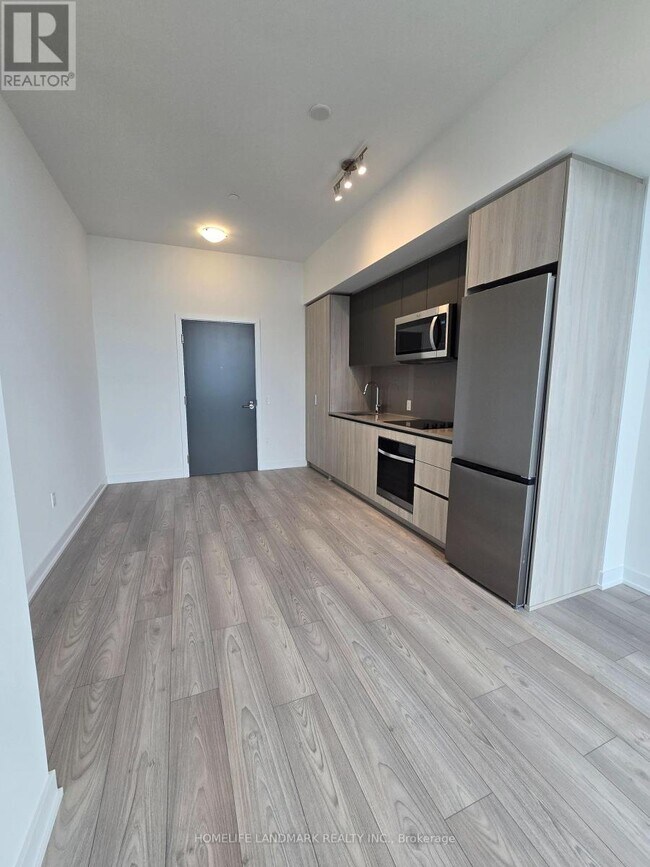 Photo du bâtiment - 5858 Yonge St