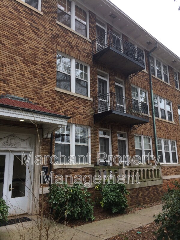 Building Photo - 10 Manly Street
