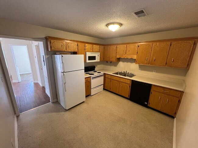 Foto del edificio - 102 A TENNESSEE AVE OAK GROVE KY 42262