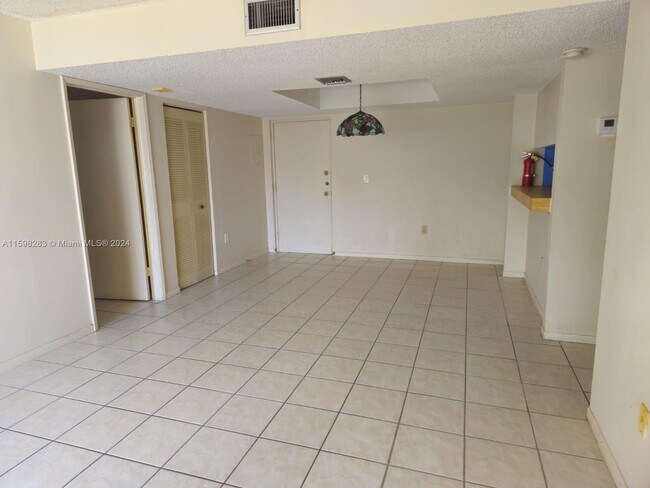 Foto del edificio - 8004 SW 149th Ave