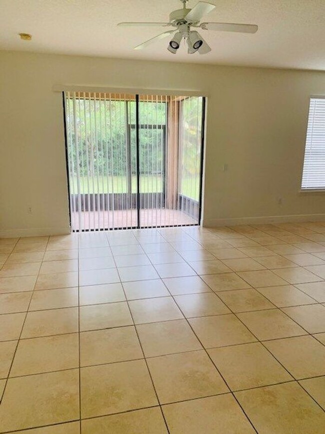 Building Photo - Gated Community of La Fortuna in Kissimmee