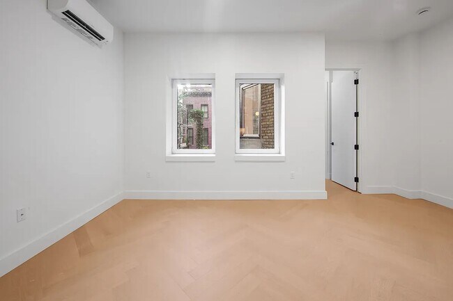 Foto del edificio - 321 E 17th St