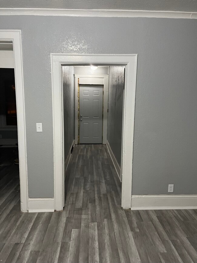 Building Photo - 1829 W Wright St