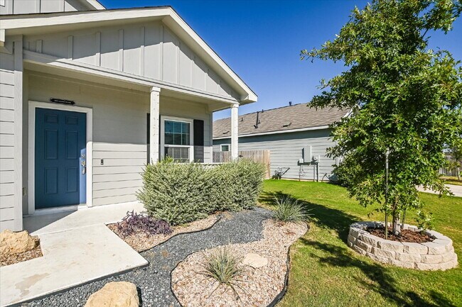 Foto del edificio - 108 Akela Wy