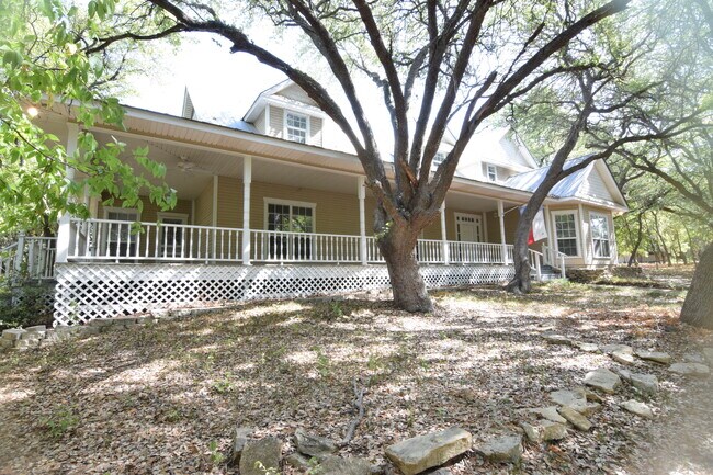 Building Photo - 200 N Roy Reynolds Dr