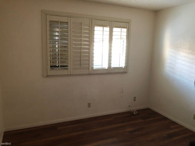 Building Photo - 1531 Hialeah Dr