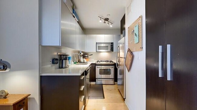 Building Photo - 1 bedroom in Long Island City NY 11101